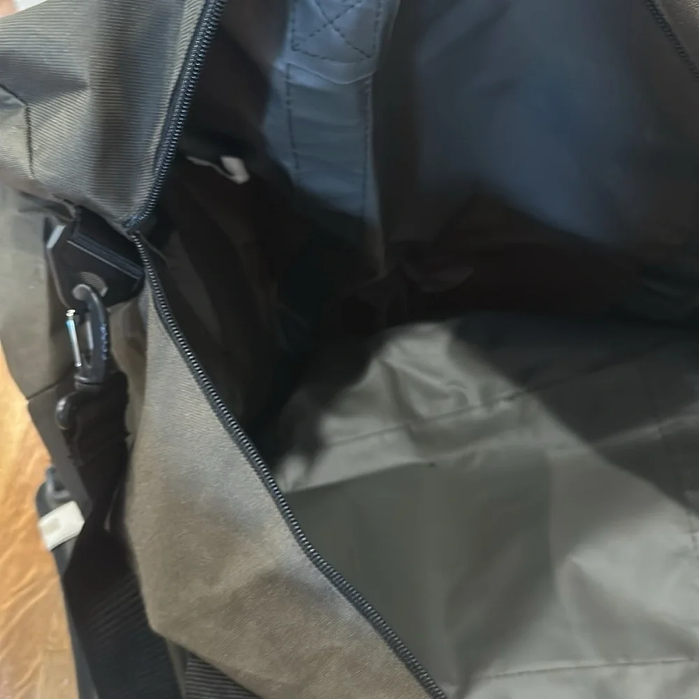 NEW Large Jeep Duffle Bag Green Canvas Lined Handles and Removable Straps